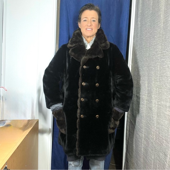 🎬(Relisted)•VINTAGE Like New |•FAIRMOOR•| Borgana Two Tone Brown Faux Fur Coat - Picture 2 of 15